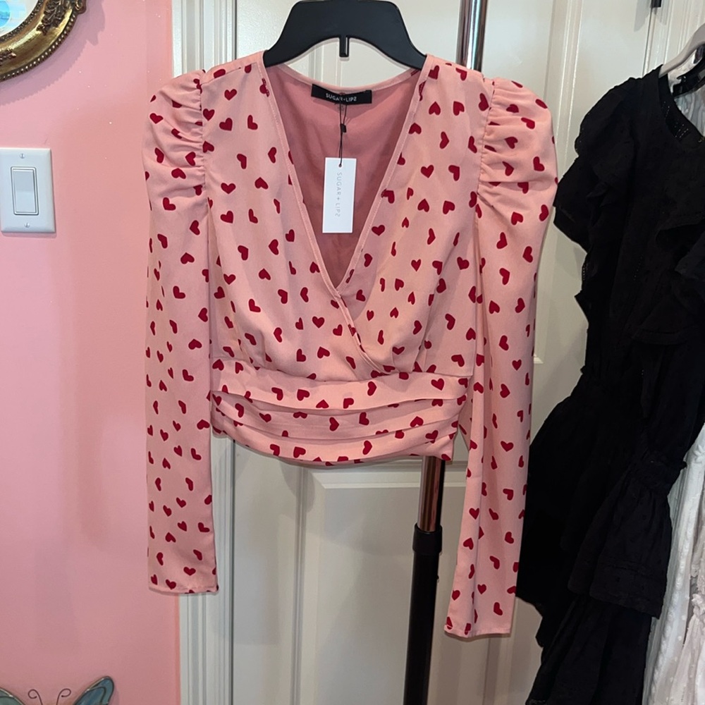 NEVER WORN SUGAR LIPS TOP!!